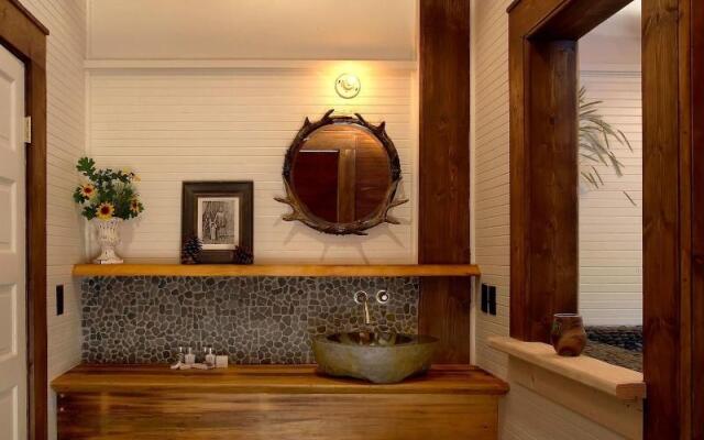 Mccloud Mercantile Hotel