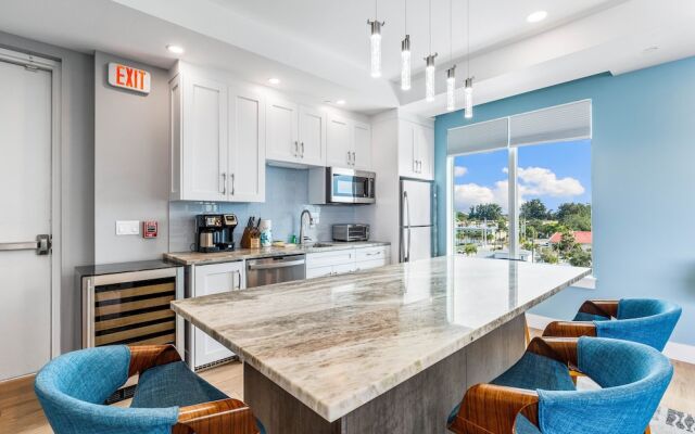 Beach House Residence by Beachside Mgmt