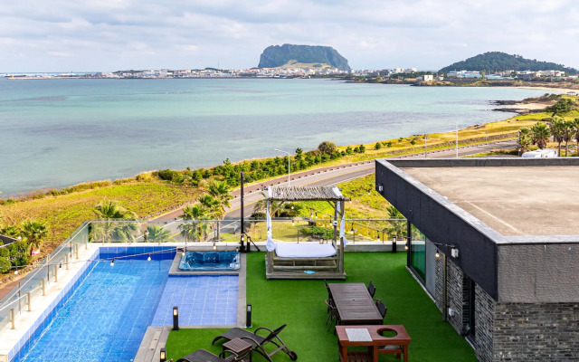 Hotel & Pool Villa Attirance