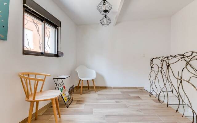 Cozy Holiday Apartment With Terrace and BBQ