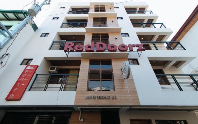 RedDoorz Plus near BGC Mall