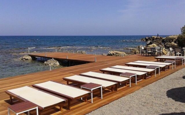 Kalamaki Mare Suites