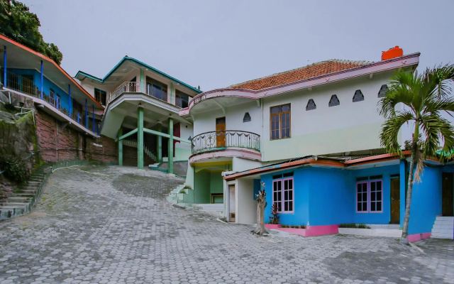 SPOT ON 90100 Hotel Kediri Bandungan — 2-star hotel in Bandungan