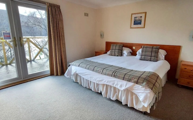 Loch Rannoch Highland Club Red Squirrel Lodge 05