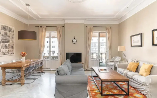 Apto Superior de Tres Habitaciones con Terraza