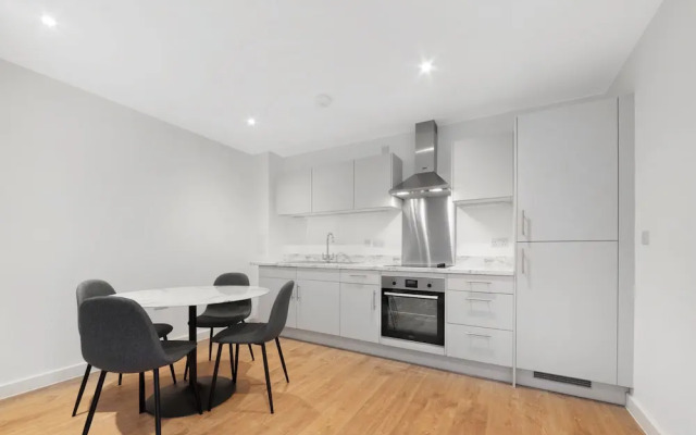 Guest Ready - Oak Crescent City House, London, E14