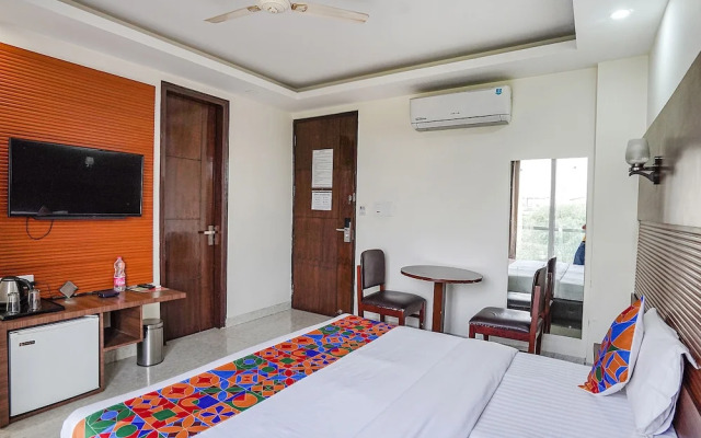 Fabhotel Grace Inn