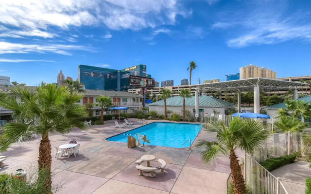 Tropicana Stays By Townhouse