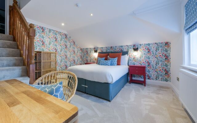 The Clarence Boutique Rooms