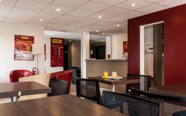 Initial by Balladins St Quentin/Gauchy