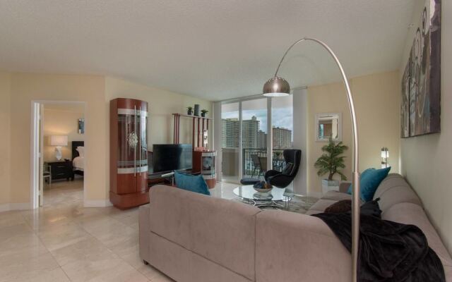 Stylish Modern 2bd 2bth Apt Near the Beach