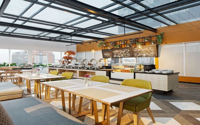 MaxOneHotels.com at Platinum Hayam Wuruk Jakarta