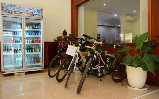 Holiday Hotel