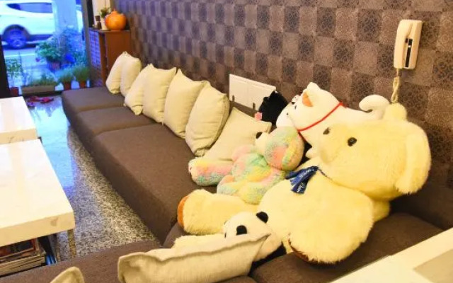 Fall In Love With Paris Hostel