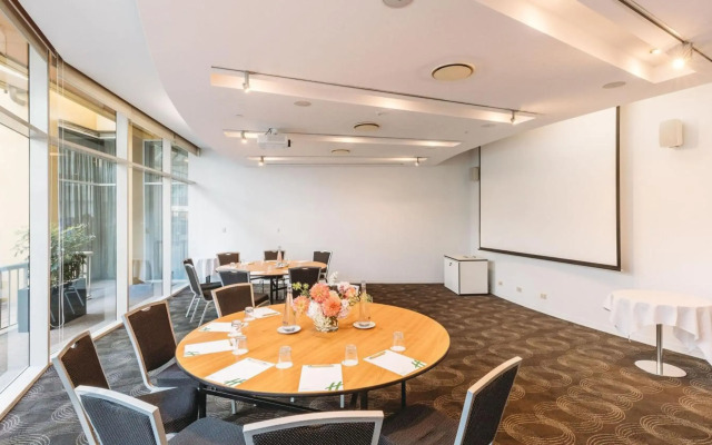 Holiday Inn Sydney Potts Point by IHG