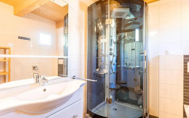 Majestic Chalet With Sauna and Whirlpool