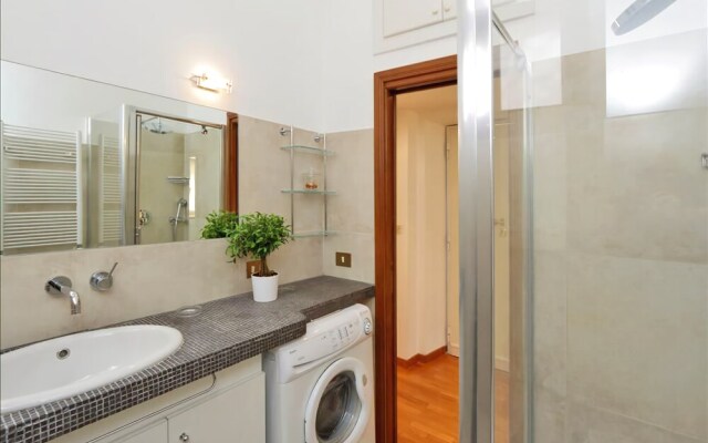 Bright one bedroom Halldis apartment close to St Peter’s square.