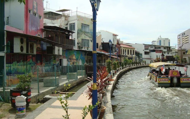 River Golden House - Hostel