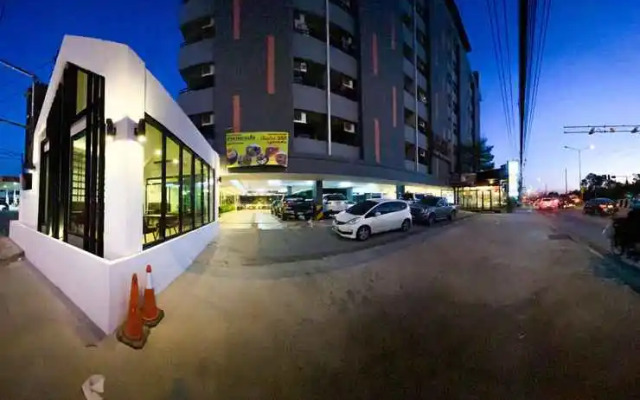 Bansuay Apartment and Hotel - Bang Kadi