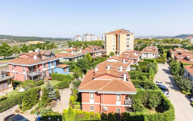Flat With Shared Pool Near Sabiha Gokcen Airport