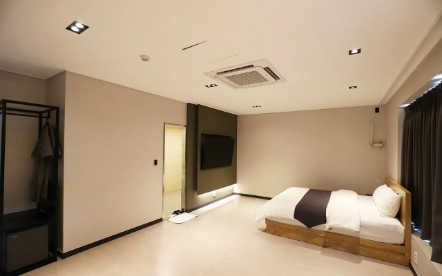 Dongducheon Hotel The Gray