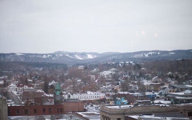 Landmark Inn