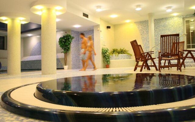 April hotel Panorama