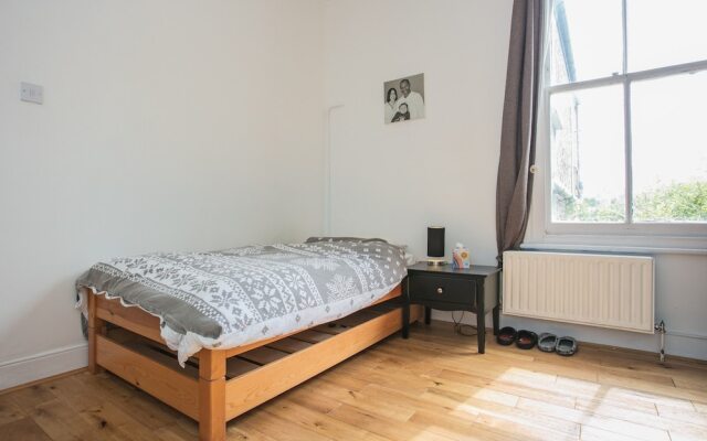 Spacious 3 Bedroom House In Dulwich