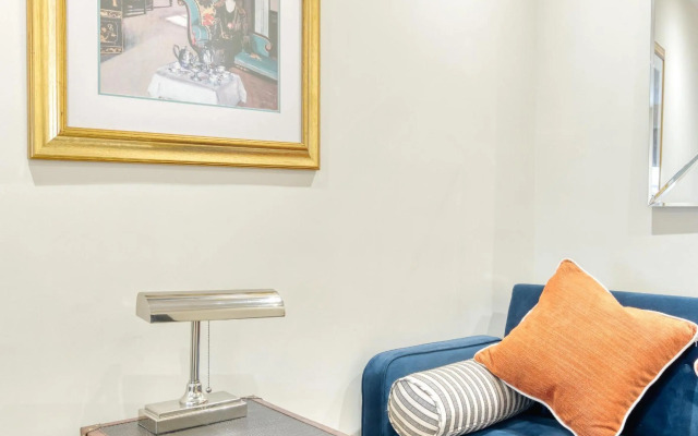 The Gloucester Lane Residence