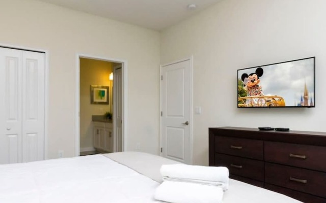 8912 Amazing 6BD Home