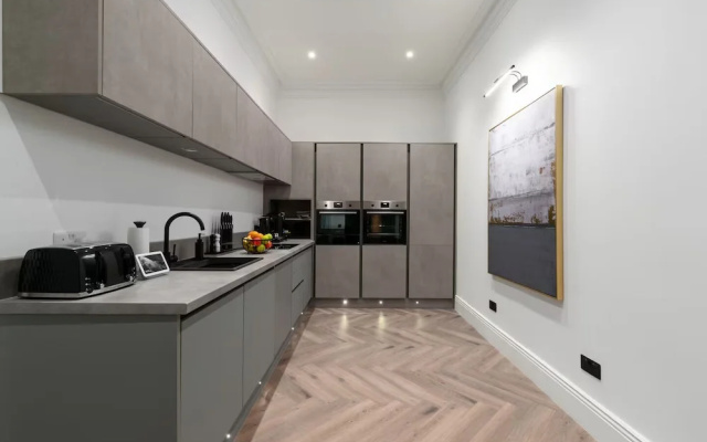 Luxury Georgian City Retreat 5-Star Location