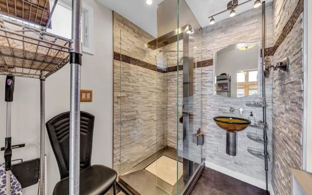 Snuggle Inn A Romantic Couples Retreat!