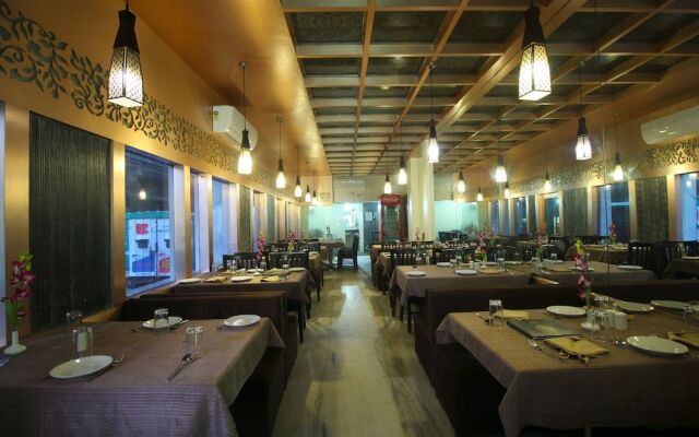 OYO Flagship 312 Near Ashram Road