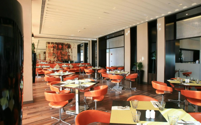 Centro Yas Island