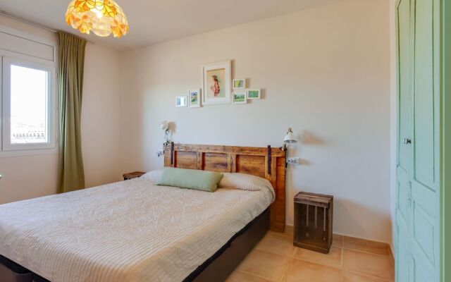 Quaint Holiday Home in Vilacolum With Swimming Pool