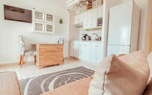 Orland, center of Las Americas LA205