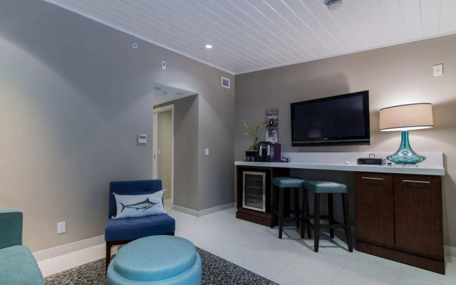 Orchid Key Inn - Adults Only