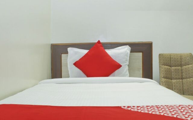 OYO 22792 Hotel Jayratna
