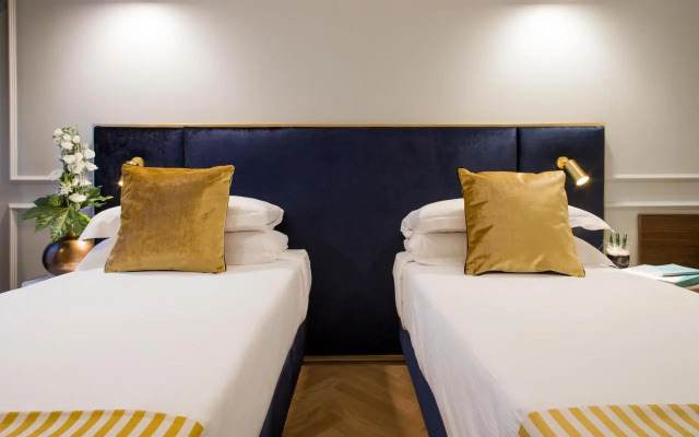 Tree Charme Parliament Suites