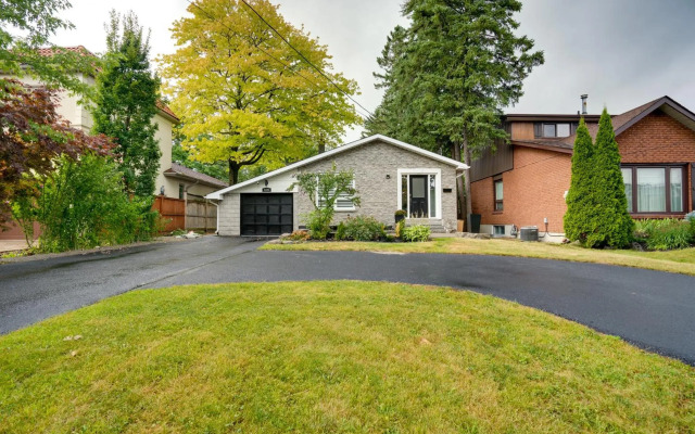 Tranquil & Cozy 30 min to Toronto ~ Backyard ~ Pkg