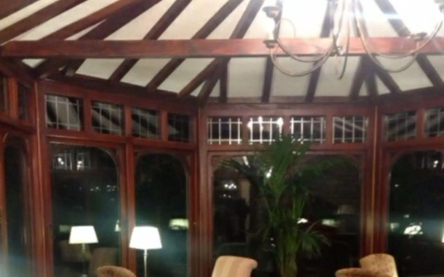 Westgate Manor