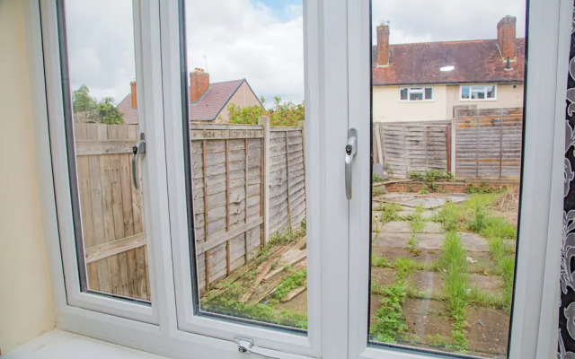 2bed House- Dudley-garden-wifi-tv