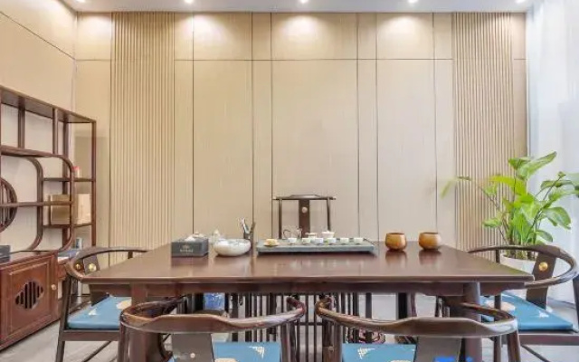 Luchun Duma Hotel