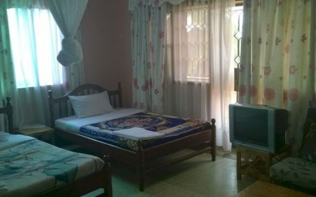 R-Courts Hotel