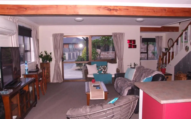 Annie's Bed And Breakfast At 7C