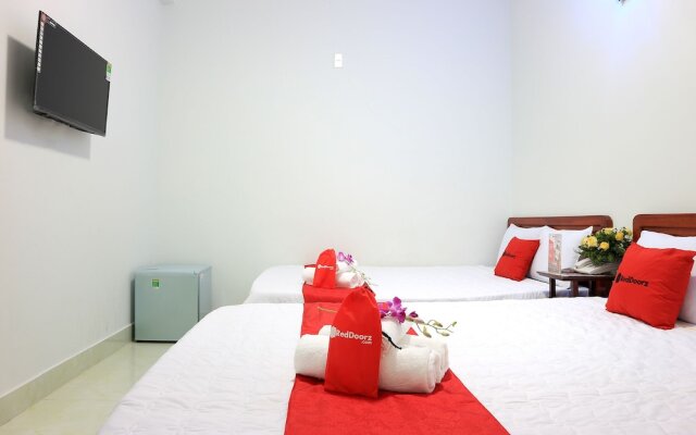 RedDoorz near Bai Sau 3