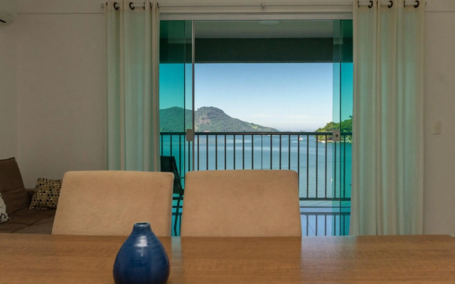 Venha curtir essa maravilha! Frente para o mar!