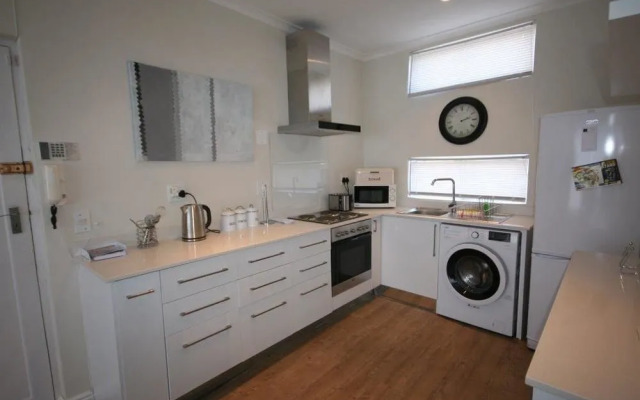 York Mews 14 by CTHA