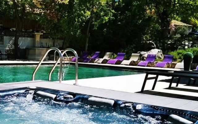 Le Mas des 5 Fontaines. Chambres d'hôtes