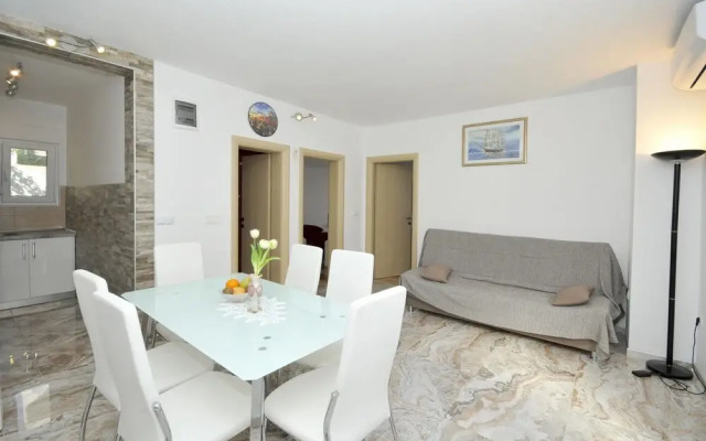 Ivica - Parking - A2